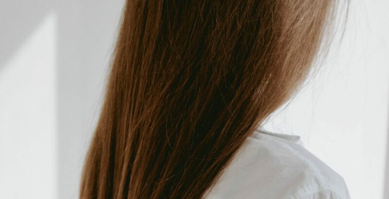 Comment discipliner les cheveux fins?